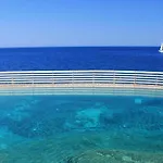 Villa Le Terrazze - *