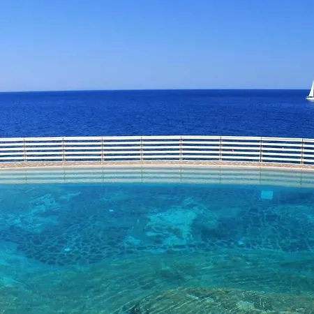 Villa Le Terrazze - *