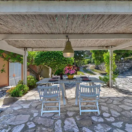 Villa Le Terrazze - *